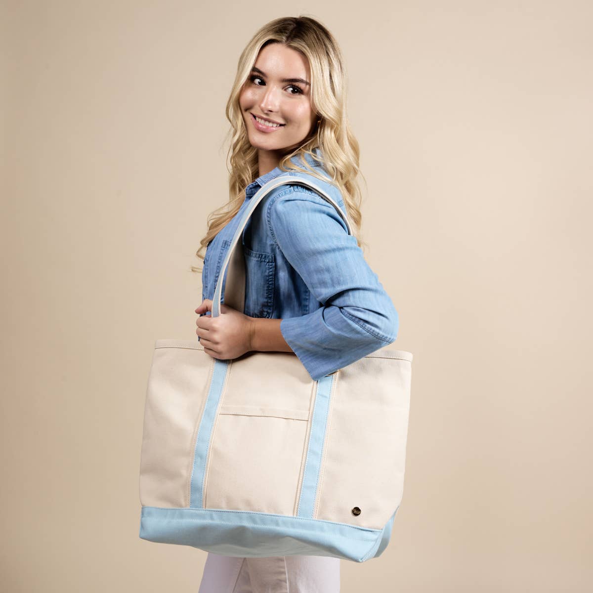 The Signature Canvas Tote Bag Light